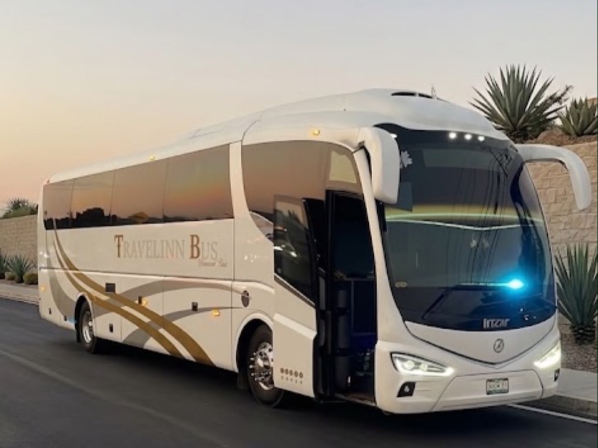 Autobús TRAVELINN Bus, vista frontal